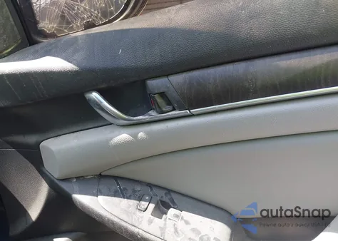 2018 Honda Accord Touring 2.0T из США, поврежденный, VIN 1HGCV2F90JA017460